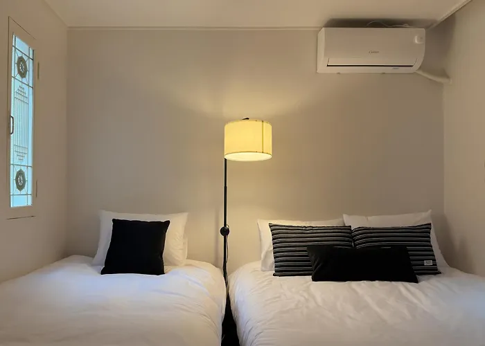 5min To Hapjeong St, Airport Bus Direct, River Park, Near Hongdae, 3rooms 首爾