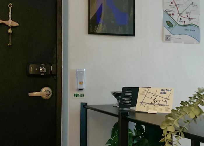 5min To Hapjeong St, Airport Bus Direct, River Park, Near Hongdae, 3rooms 別墅