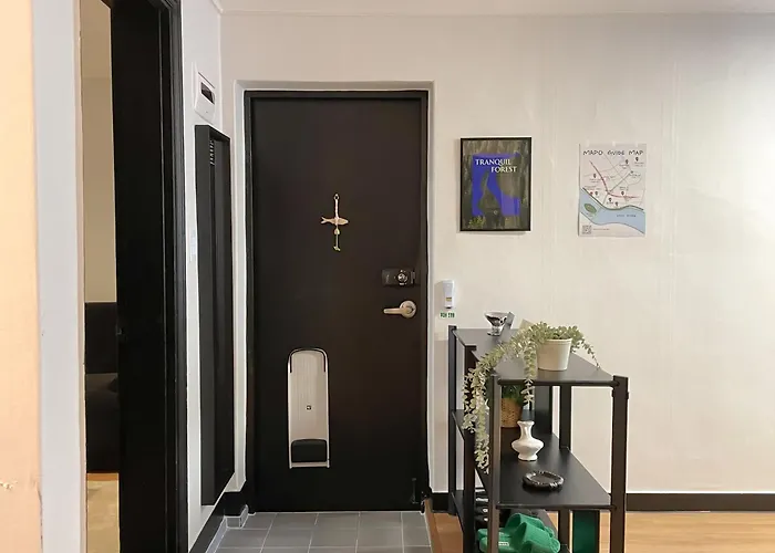 5min To Hapjeong St, Airport Bus Direct, River Park, Near Hongdae, 3rooms 別墅 *